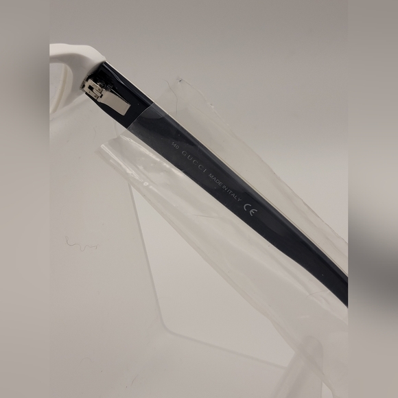 Gucci Glasses with Foldable Case - Picture 4 of 10